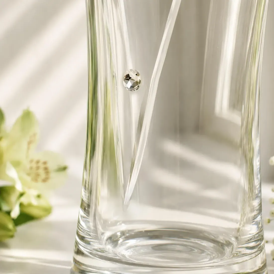 Personalised Mr and Mrs Large Hand Cut Diamond Effect Heart Vase, Engraved Crystal Wedding Anniversary Gift — photo 5