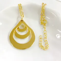 Personalized Family Name Necklace with 3 Engraved Teardrop Rings for Mom thumbnail 3