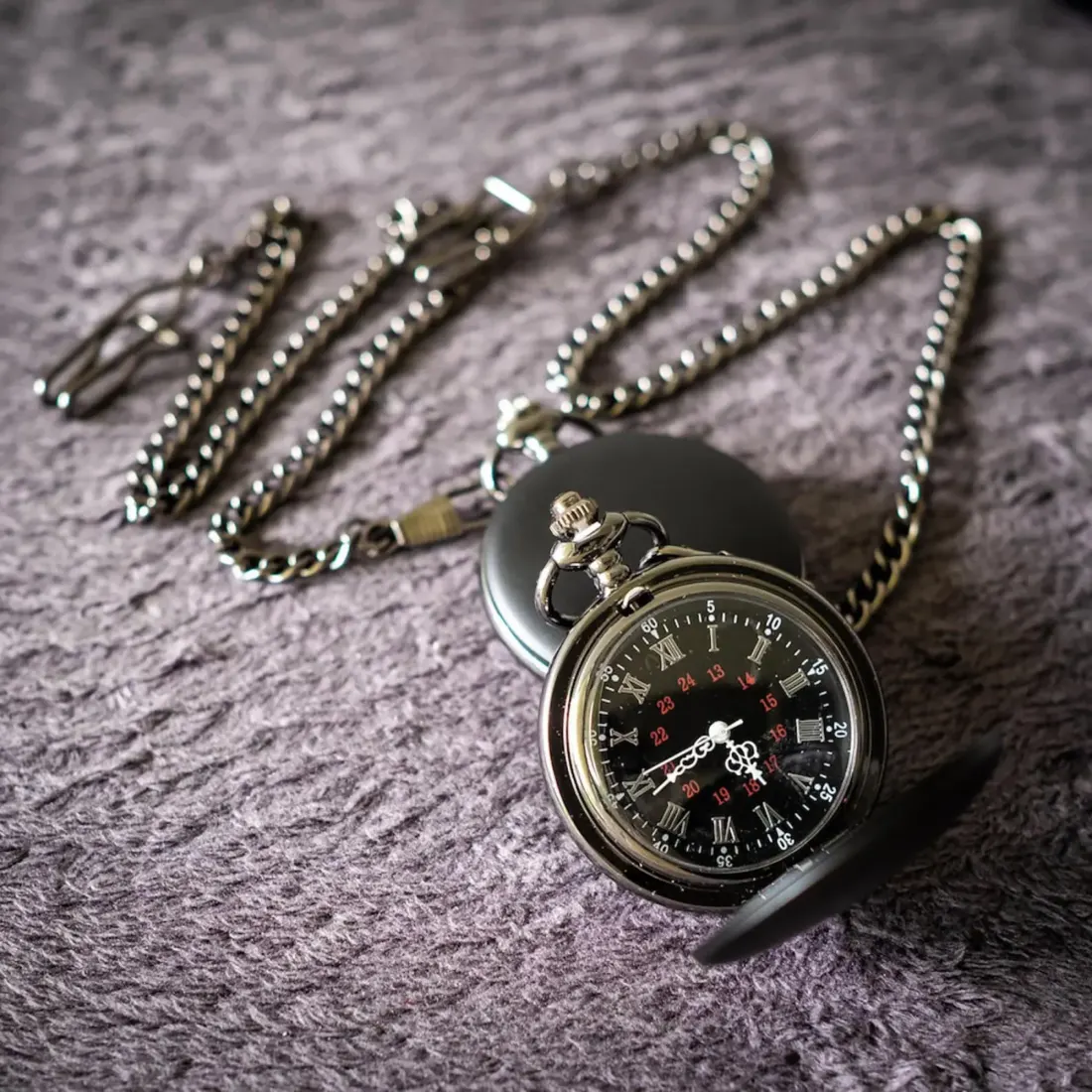 Custom Engraved Dad Pocket Watch: Personalized Father's Day Gift — photo 4