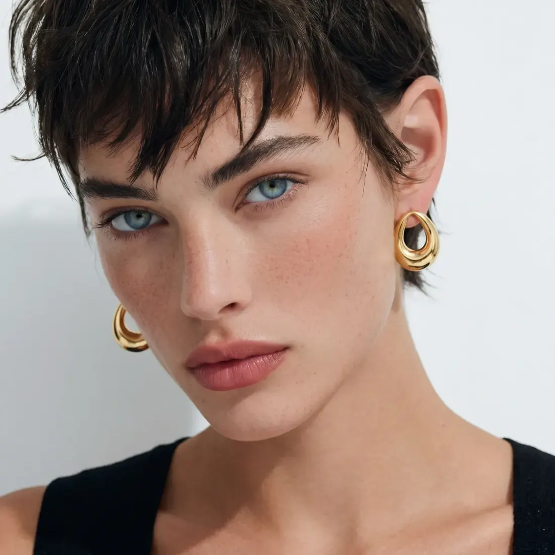 Golden Loop Studs: 18K Gold Earrings, a Unique Gift — photo 5