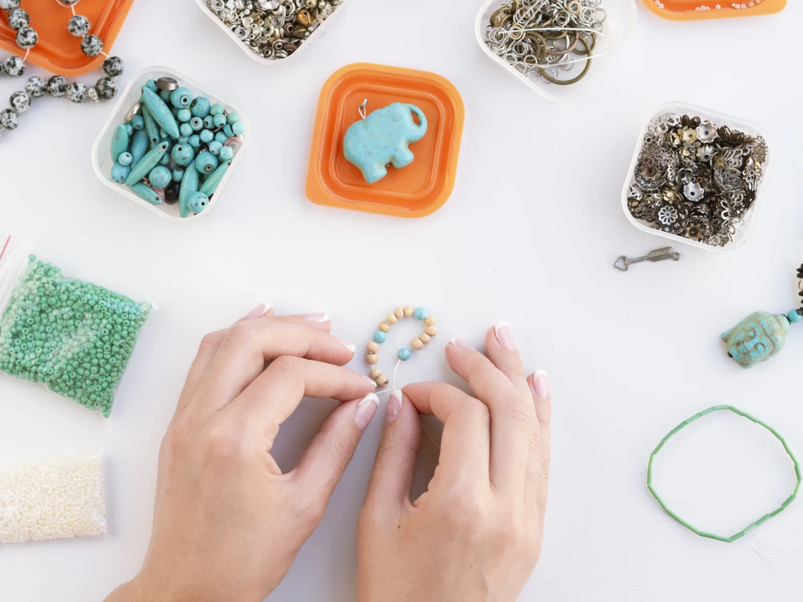 How Thoughtful Personalized Gifts Strengthen Relationships